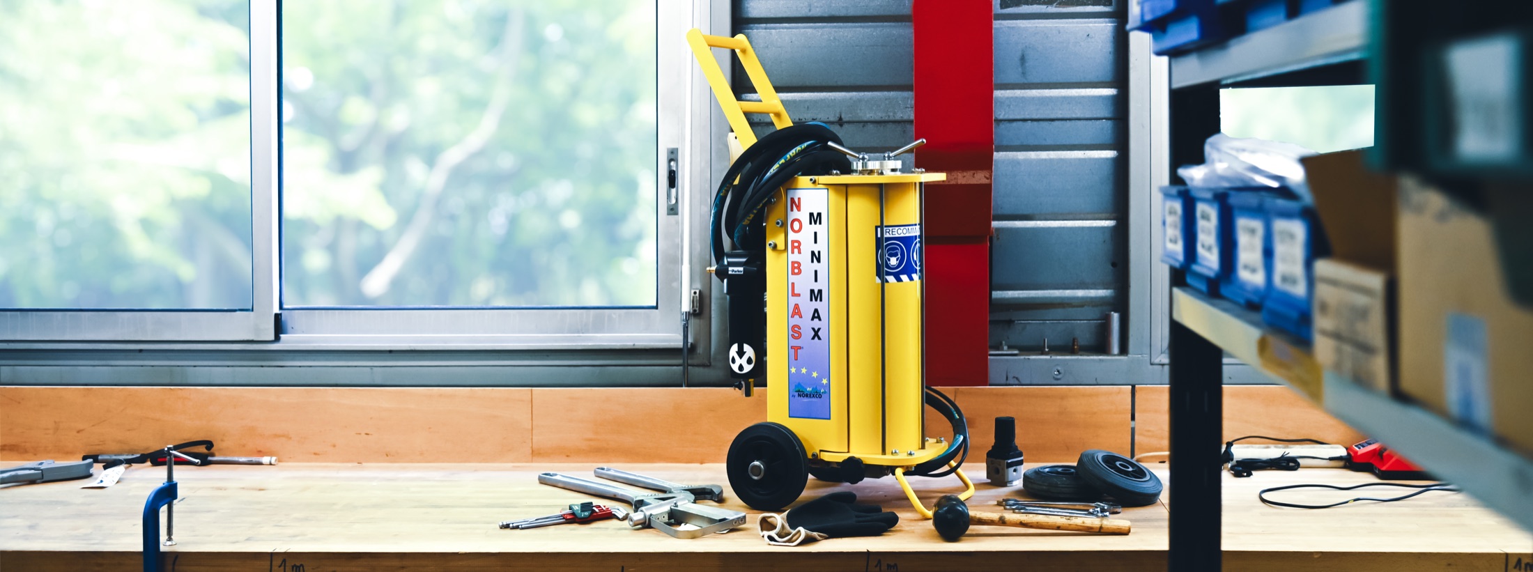 Machine NORBLAST MINIMAX dans l'atelier